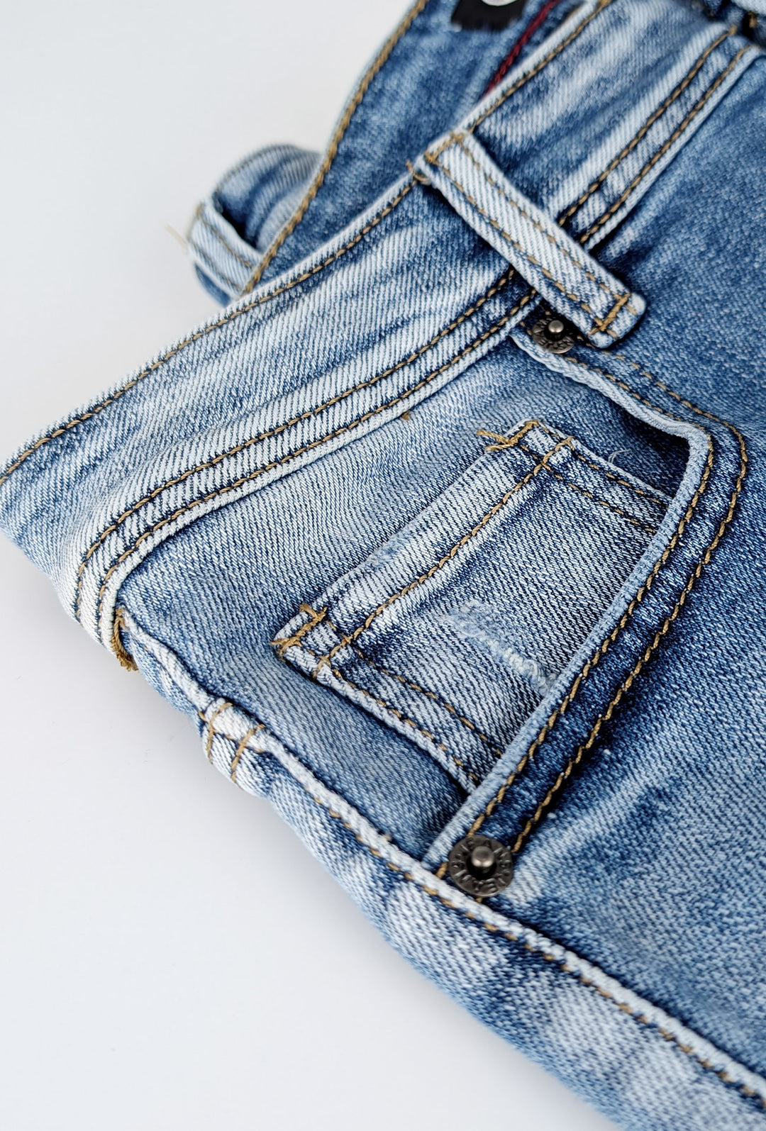 Jeans uomo Dresserd pantalone elasticizzato con abrasioni