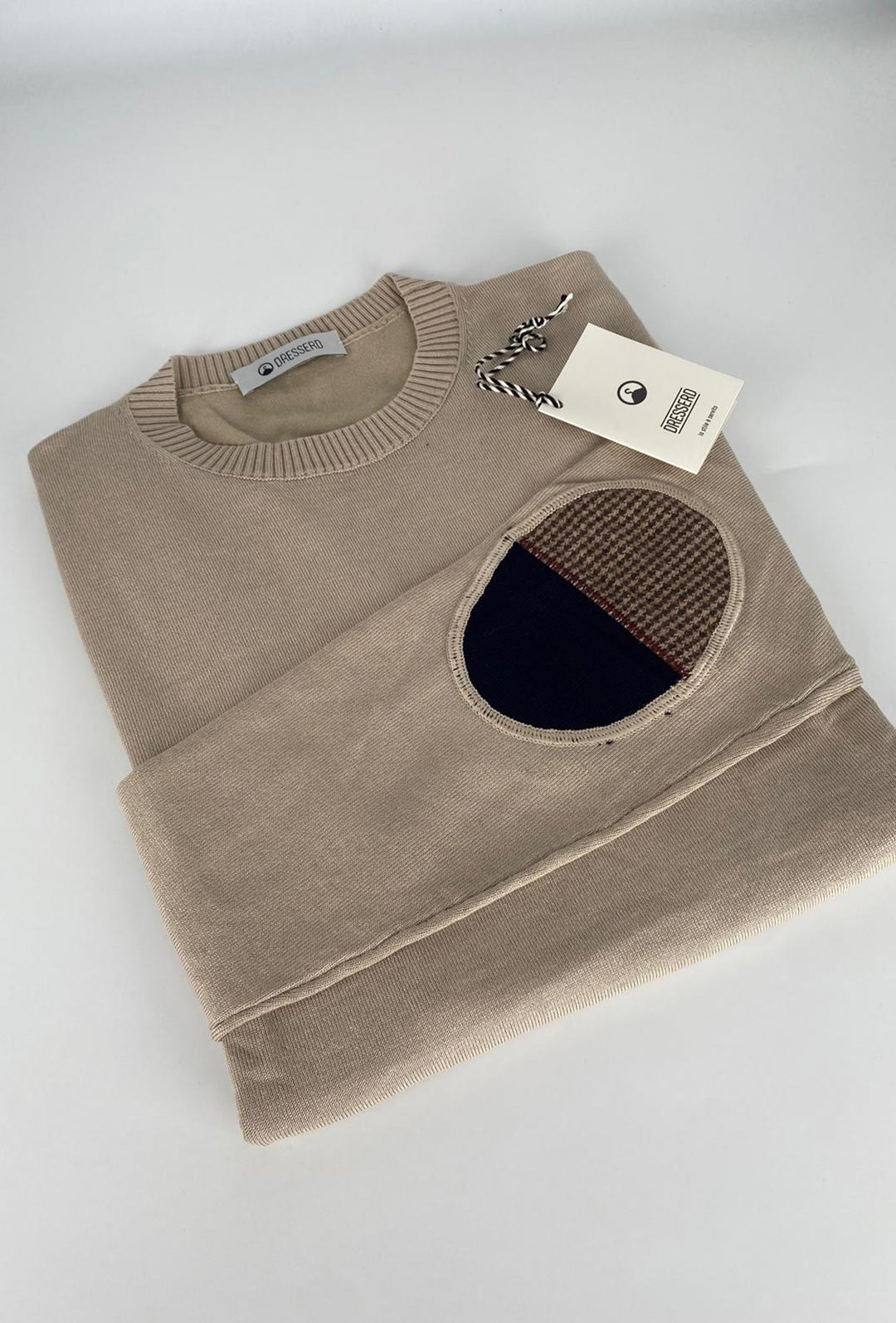 Maglioncino uomo Dresserd girocollo in viscosa con toppa e cuciture a contrasto - SABBIA