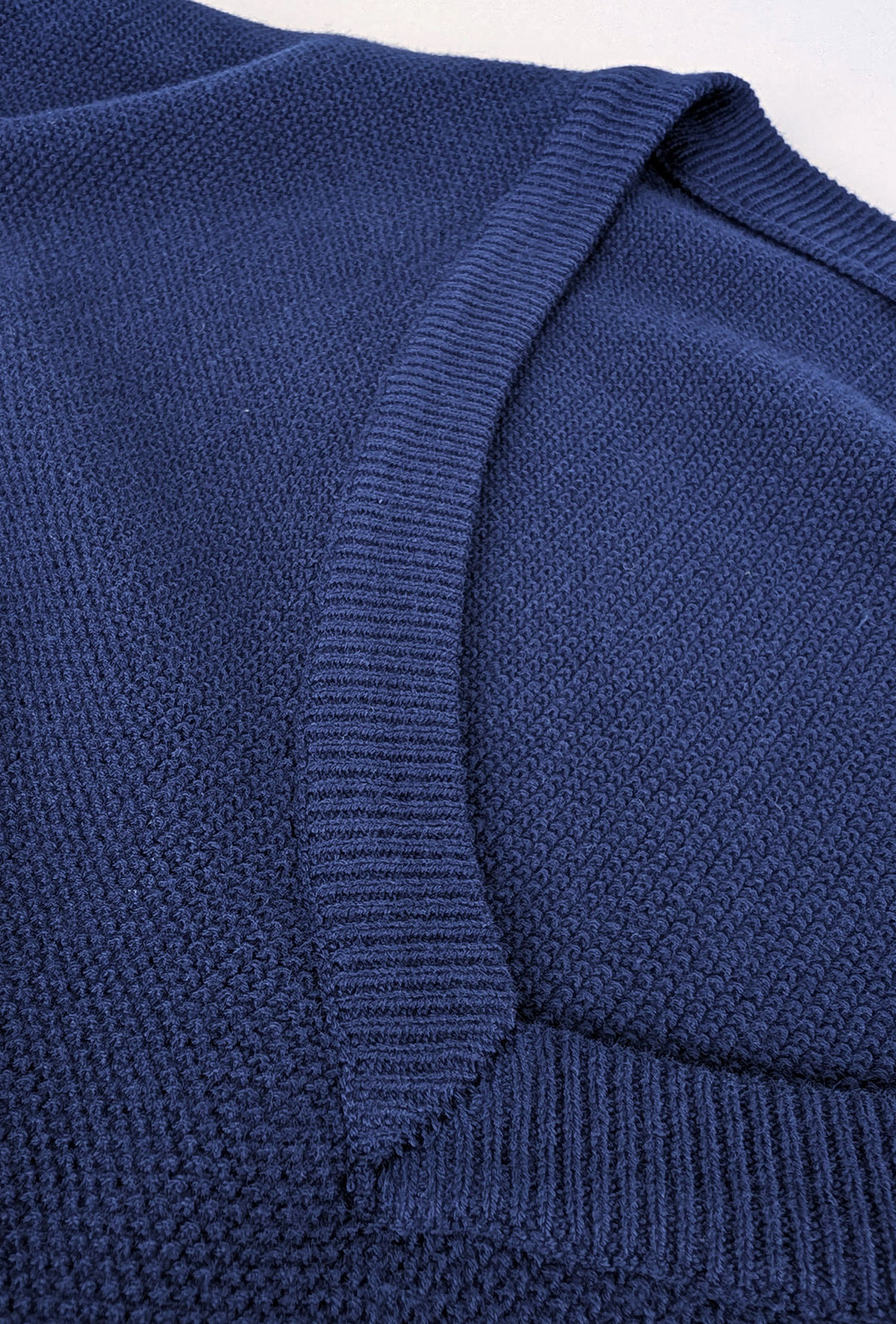 Maglia scollo a V in cotone trama lavorata - BLU