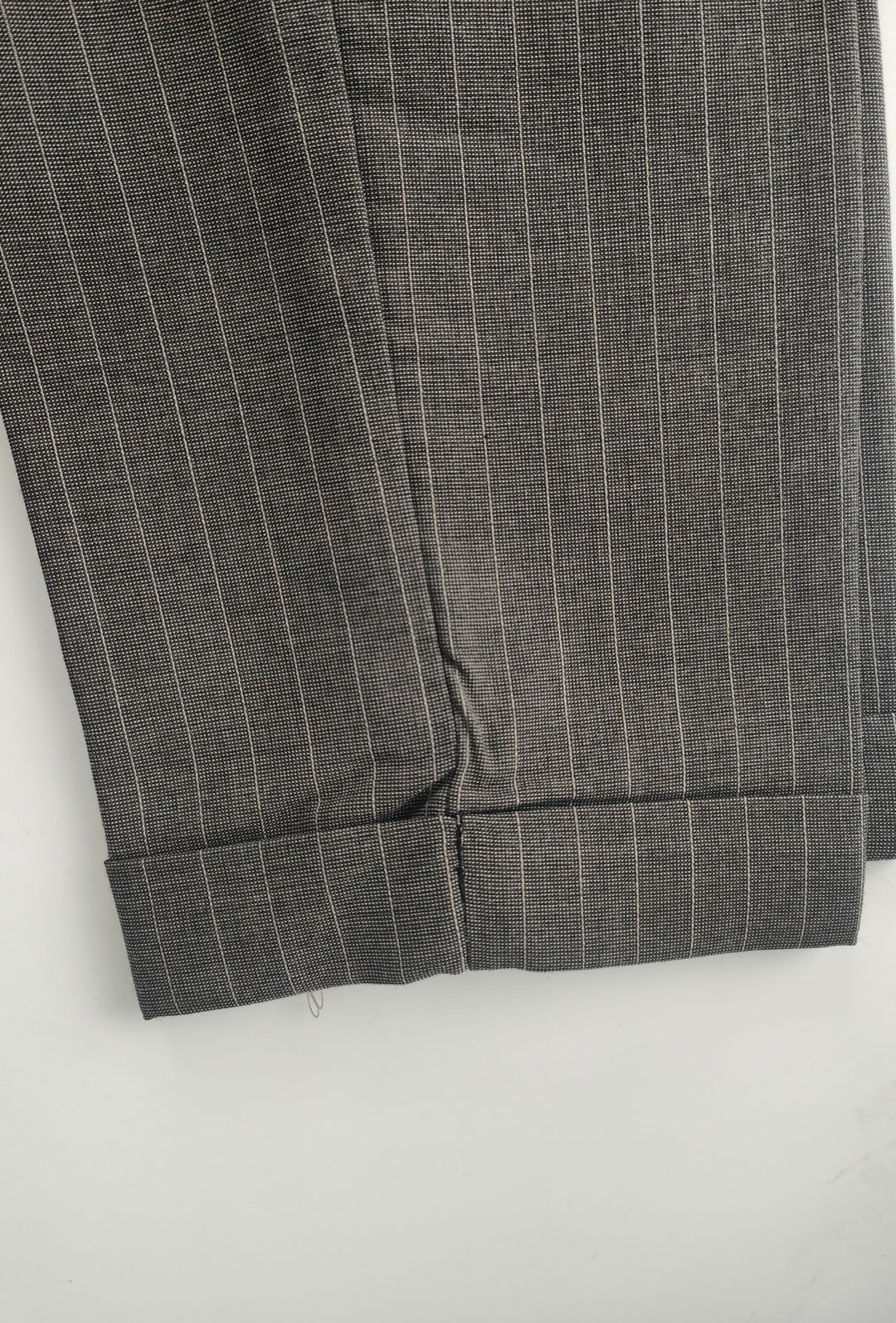 Pantaloni uomo eleganti con tasca America, risvolto e abbottonatura allungata- GRIGIO GESSATO