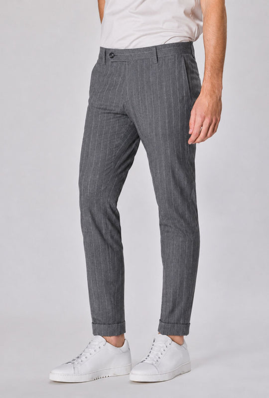 Pantaloni uomo eleganti con tasca America, risvolto e abbottonatura allungata- GRIGIO GESSATO
