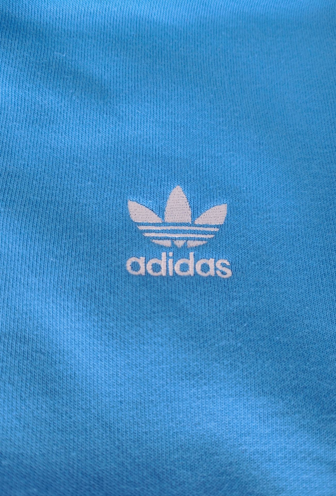 Felpa Uomo ADIDAS con Cappuccio Logo ricamato bianco lato cuore- AZZURRO