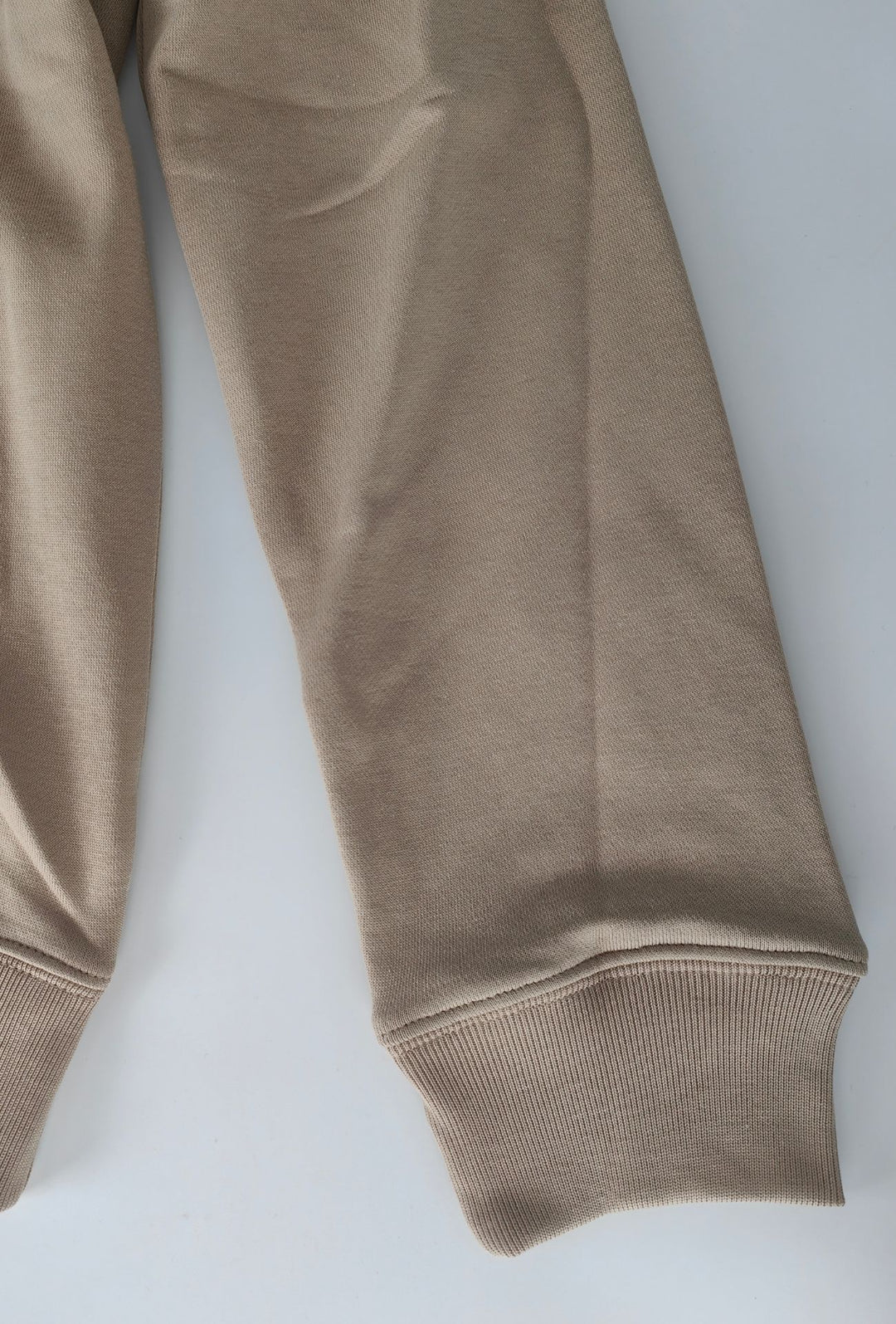 Felpa Uomo ADIDAS con Cappuccio e Interno Felpato scritta centrale in rilievo ricamata- BEIGE