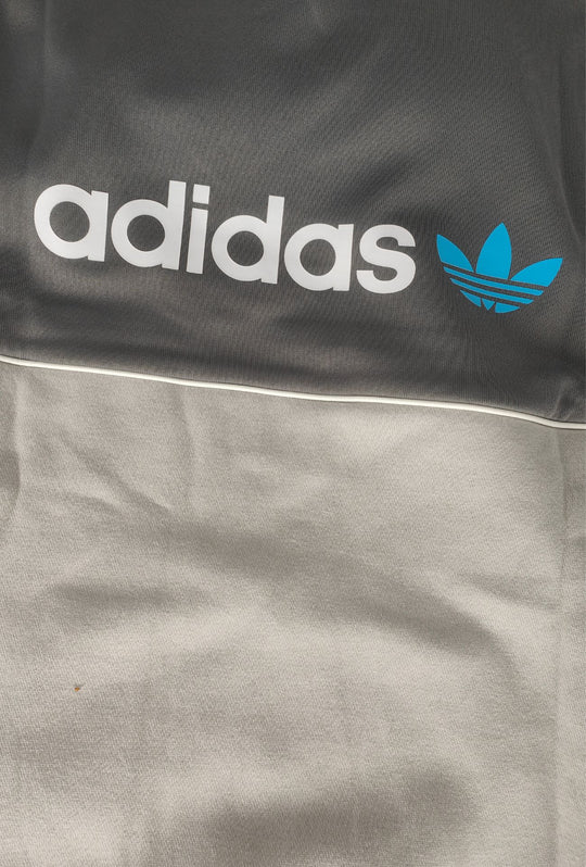 Felpa Uomo ADIDAS  Con Cappuccio E scritta centrale stampato sul petto e stampa grande sul retro- GRIGIO
