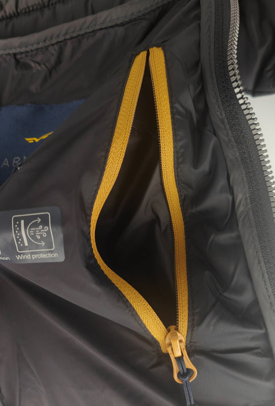 Giubbino Uomo tecnico ARMATA DI MARE con Cappuccio logo gommato lato cuore- NERO
