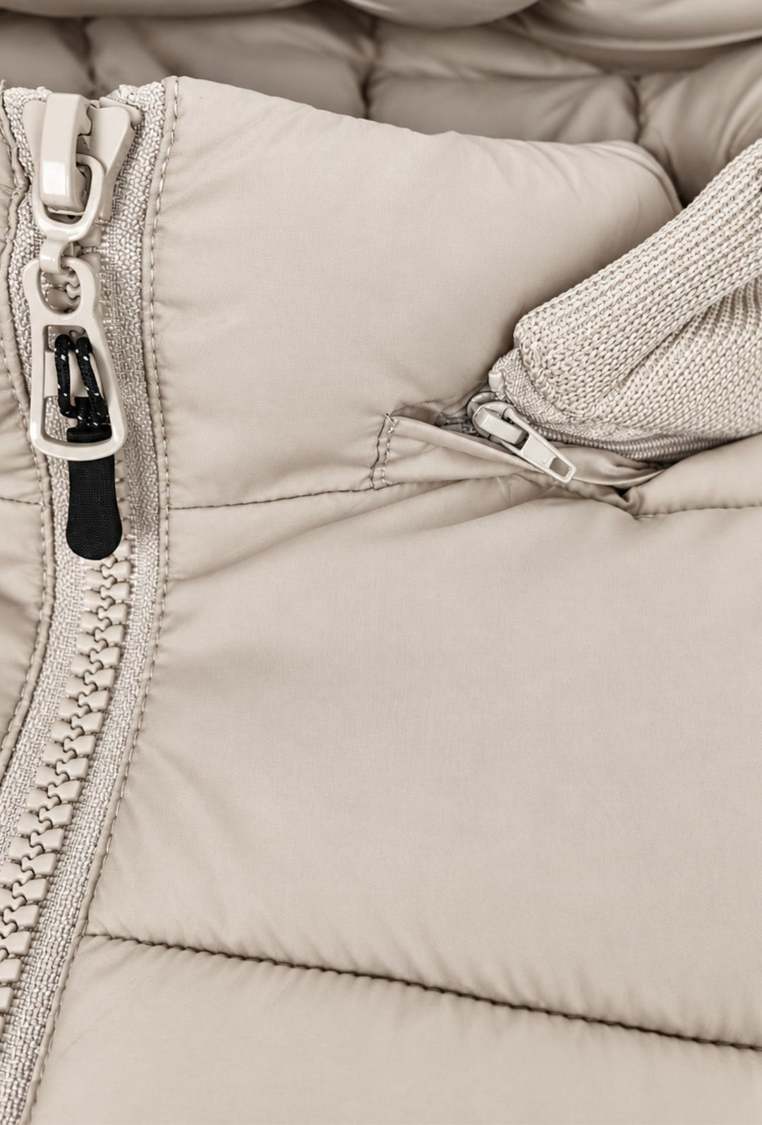 Giubbotto invernale con cappuccio smontabile maniche in tessuto - BEIGE CHIARO