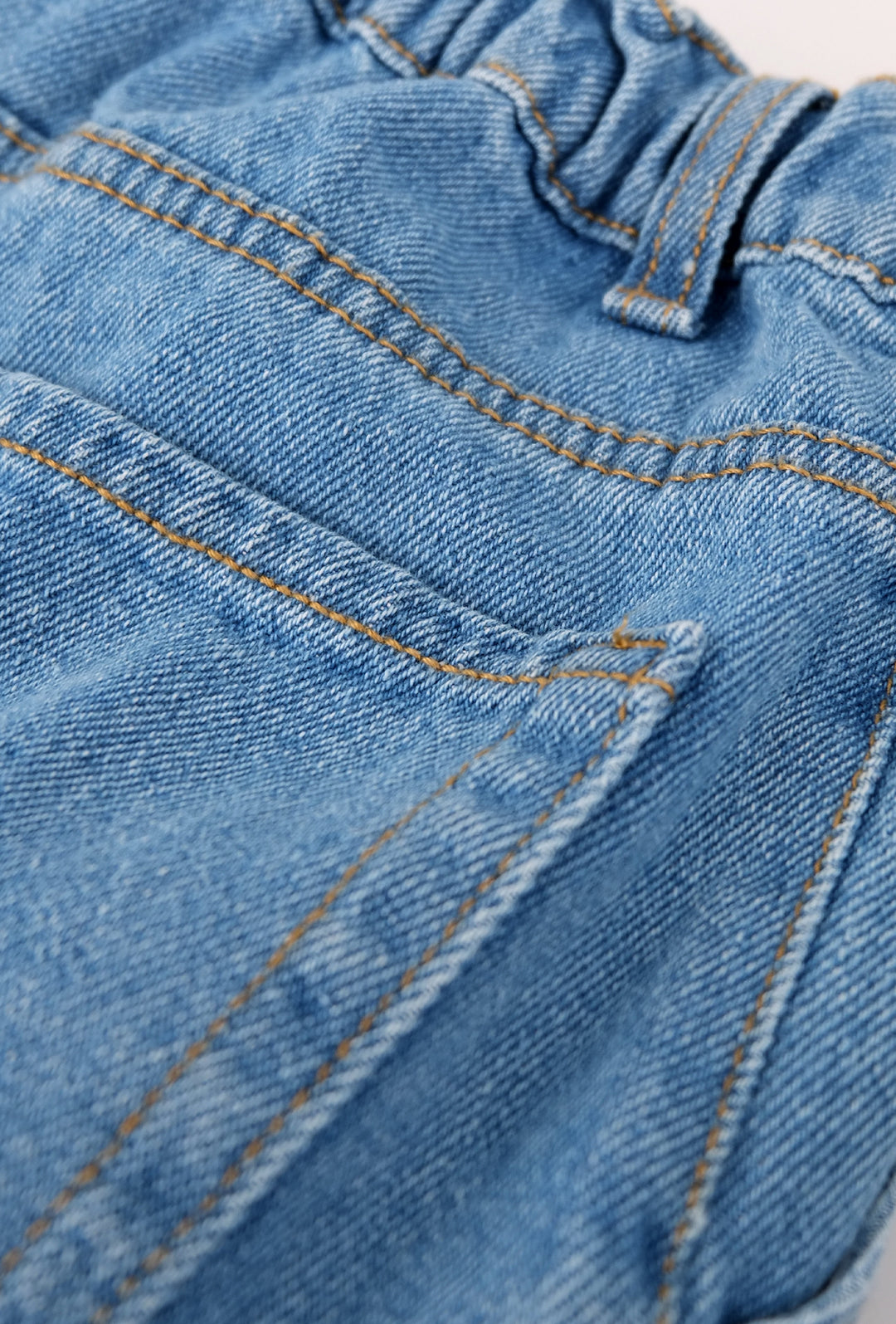 Jeans Uomo con tasconi elastico in vita colorazione chiara