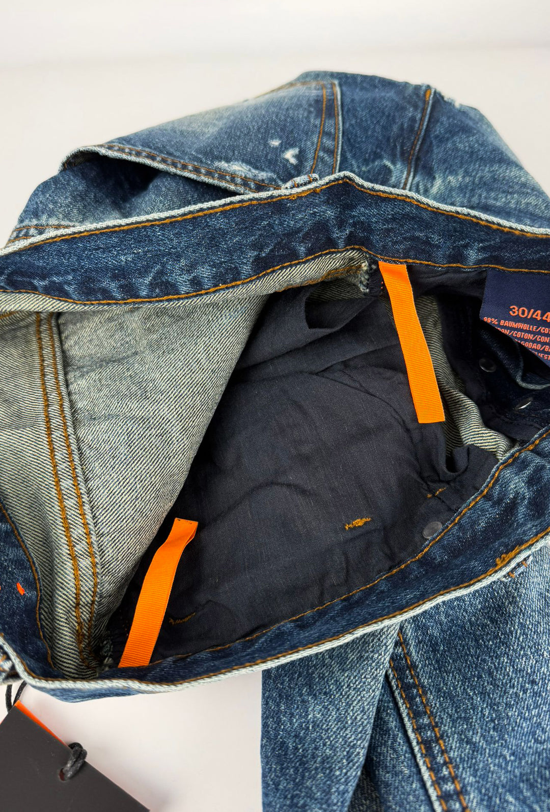 Jeans Uomo slim cropped con piccole abrasioni