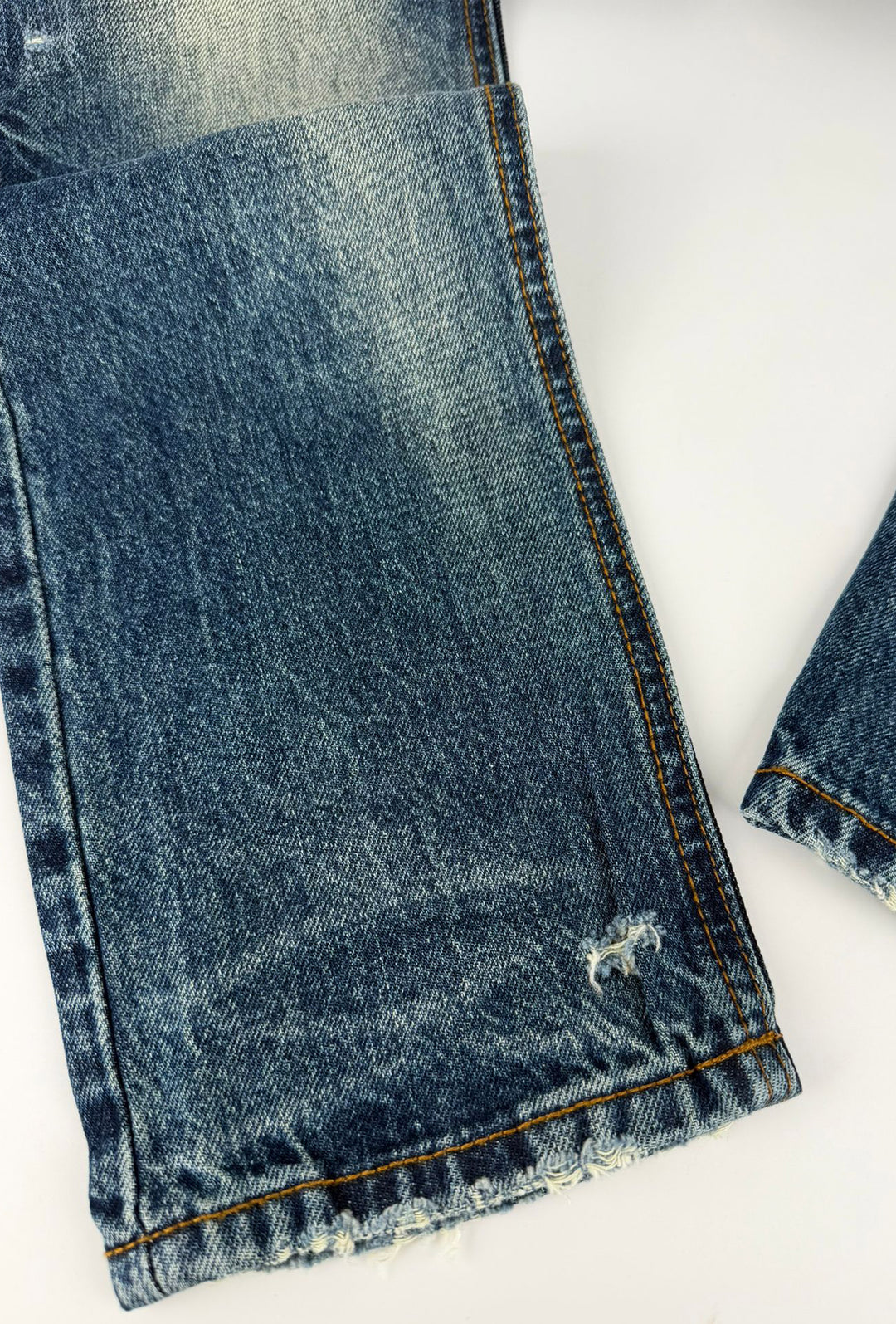 Jeans Uomo slim cropped con piccole abrasioni