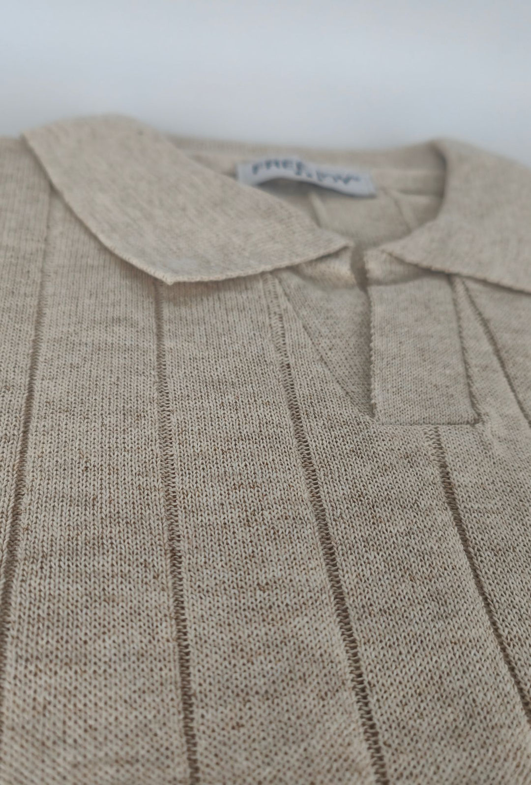 Polo Uomo in Maglia a Coste con Collo Aperto- BEIGE CHIARO