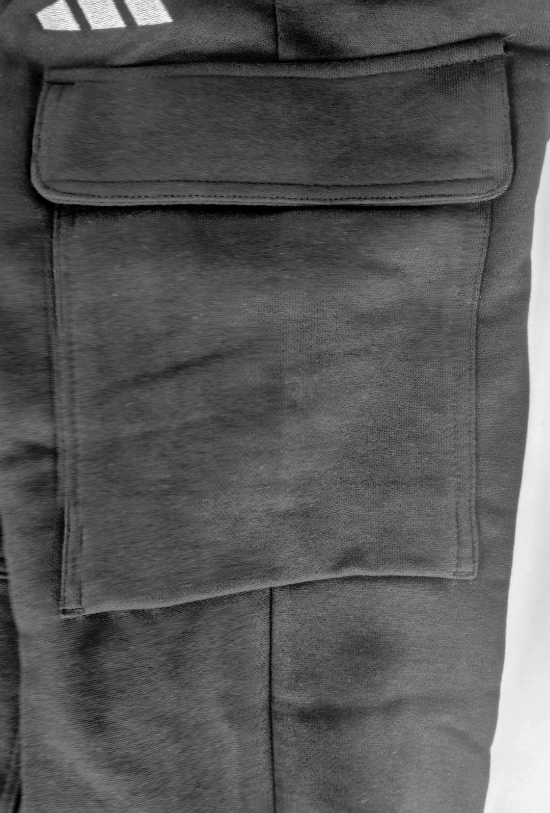 Pantalone Tuta Uomo ADIDAS Nero in Cotone Cargo Jogger - NERO