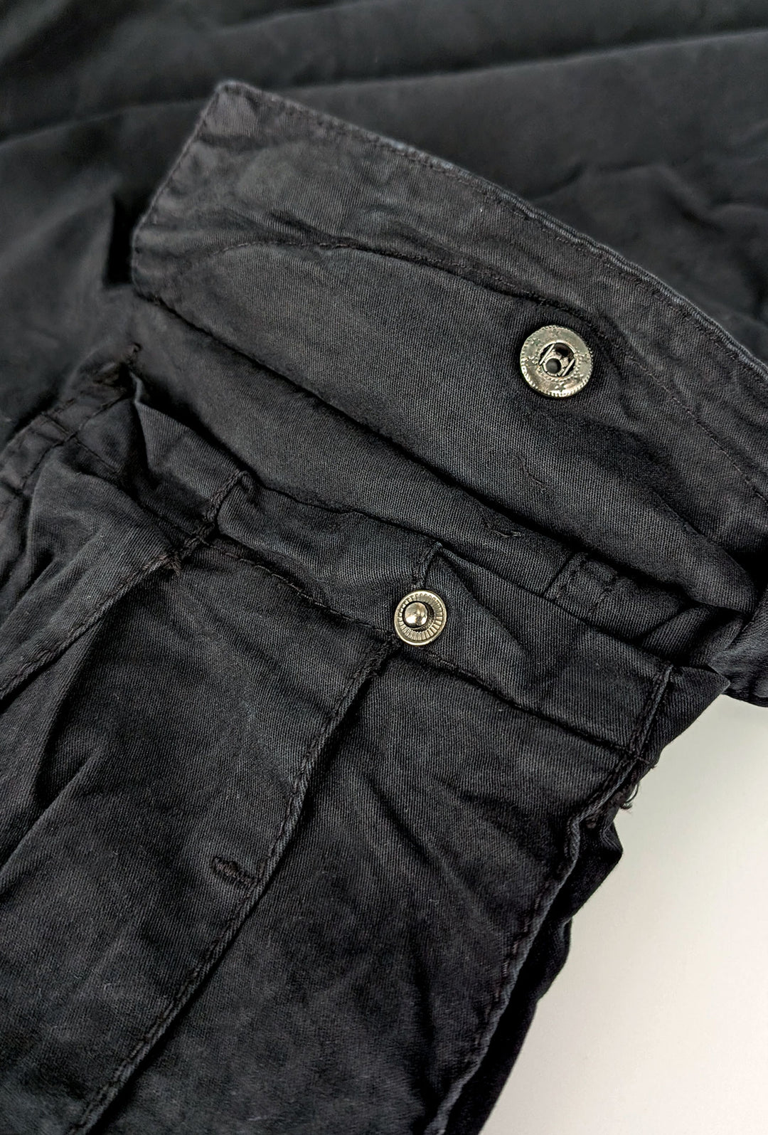 Pantalone uomo elasticizzato con tasconi cargo cotone leggero - NERO