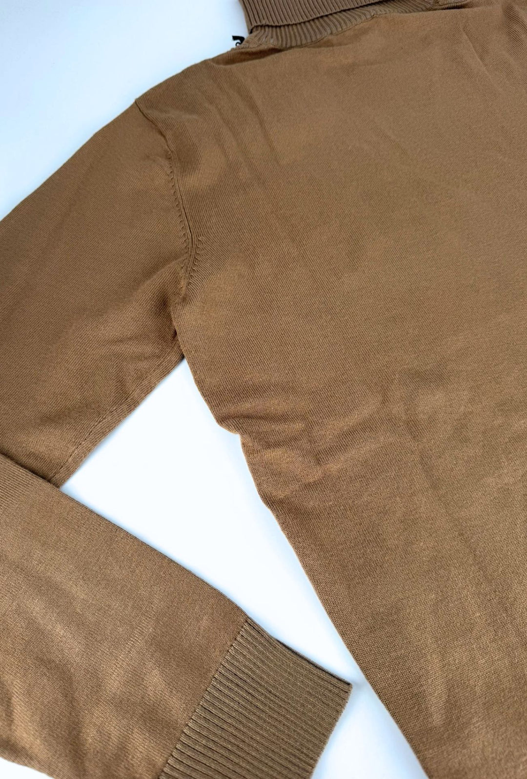 Maglioncino uomo collo alto con trama lavorata - CAMMELLO