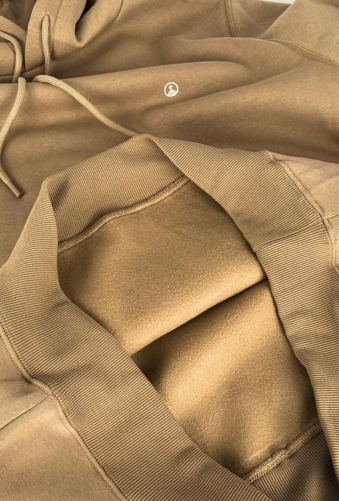 Felpa uomo chiusa con cappuccio Dresserd Felpata invernale - CAMMELLO