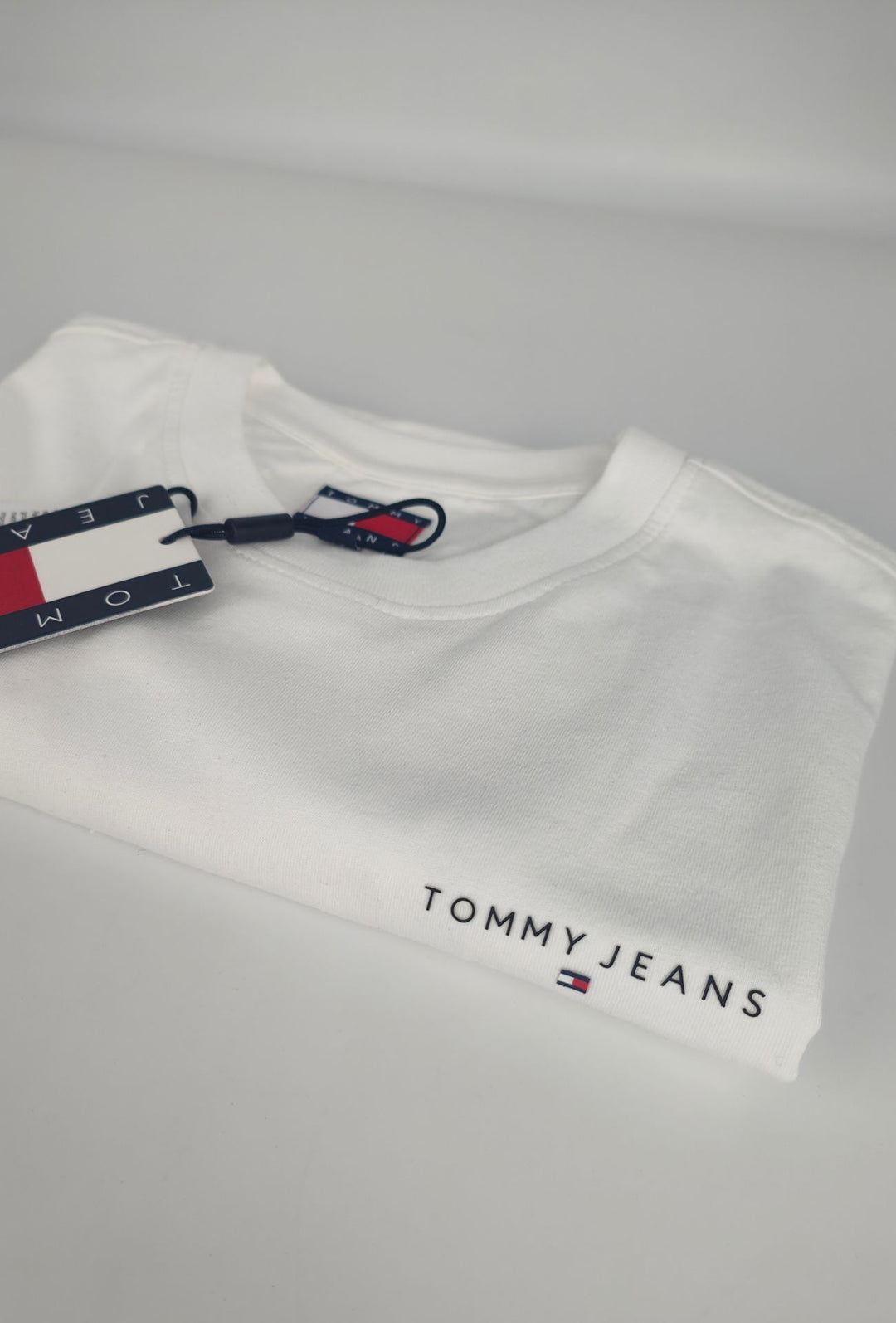 T-shirt uomo Tommy Jeans logo a rilievo lato cuore 100% cotone - BIANCO