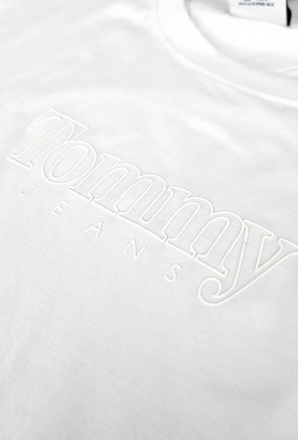 T-Shirt uomo TOMMY JEANS con scritta in rilievo - BIANCO