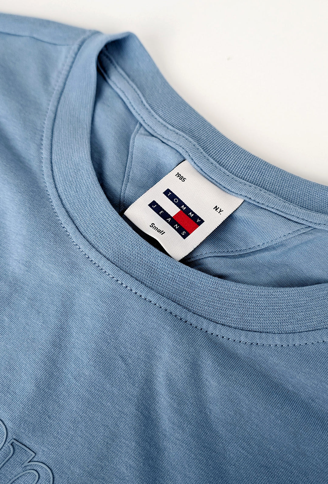 T-Shirt uomo TOMMY JEANS con scritta in rilievo AZZURRO