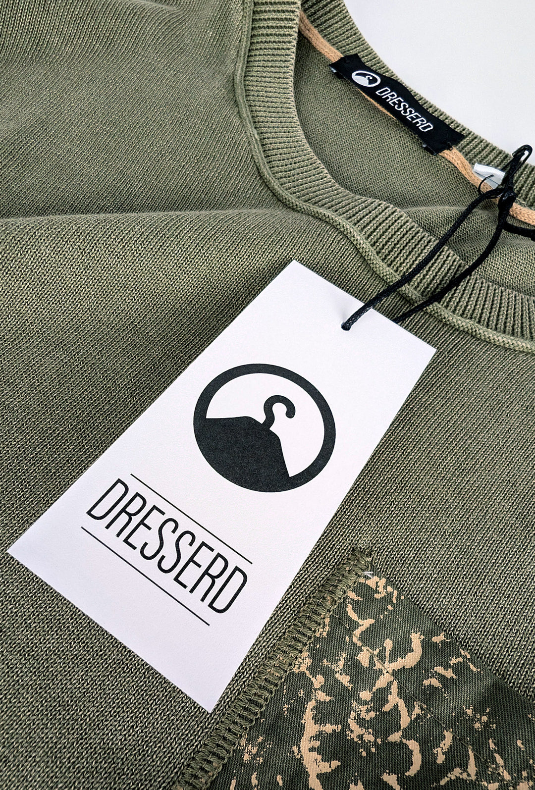 T-Shirt Dresserd in Filo girocollo con taschino colorato - VERDE
