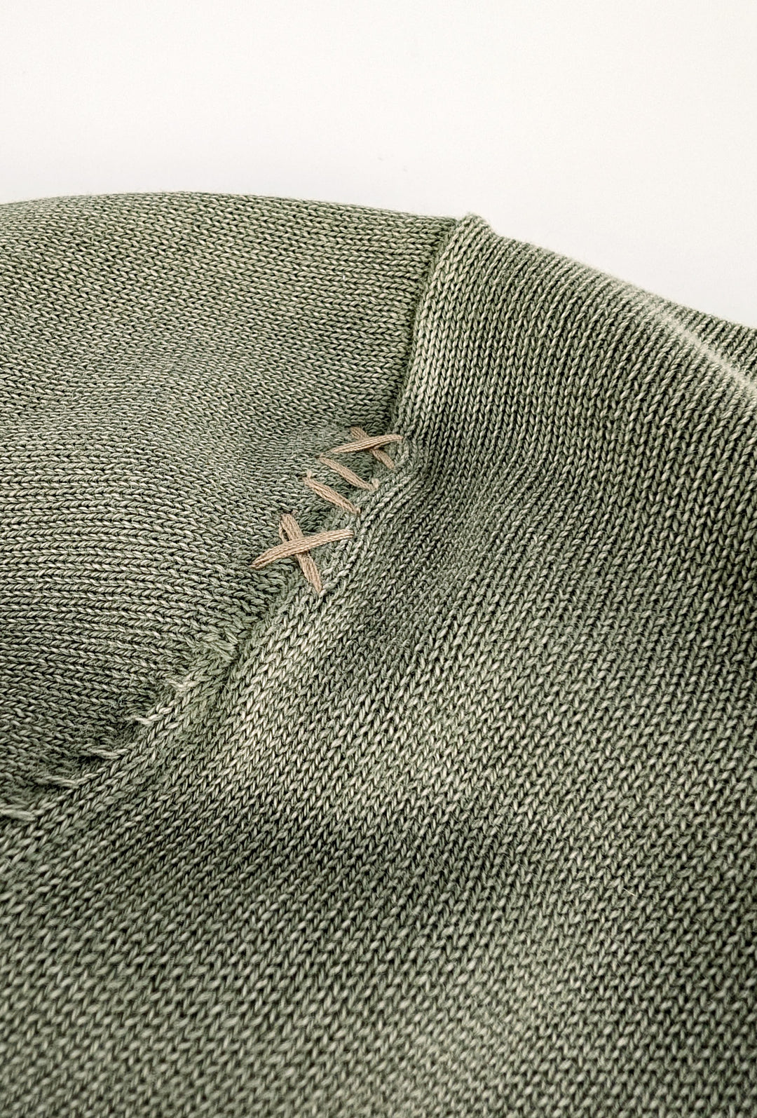 T-Shirt Dresserd in Filo girocollo con taschino colorato - VERDE