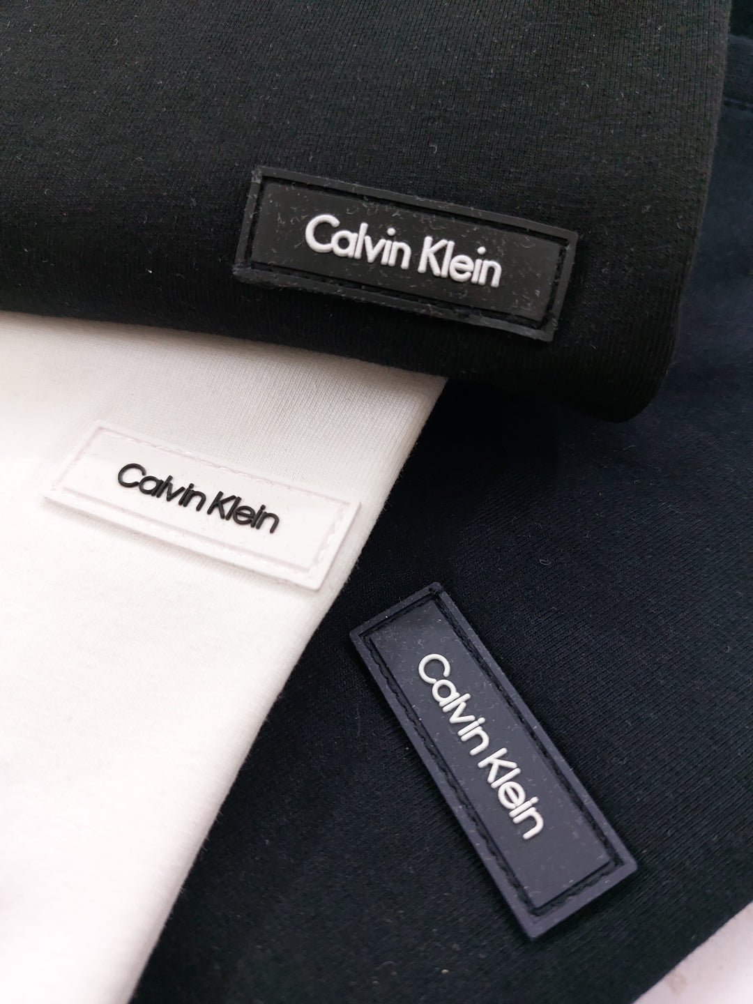 T-Shirt Uomo CALVIN KLEIN logo gommato cucito - BLU