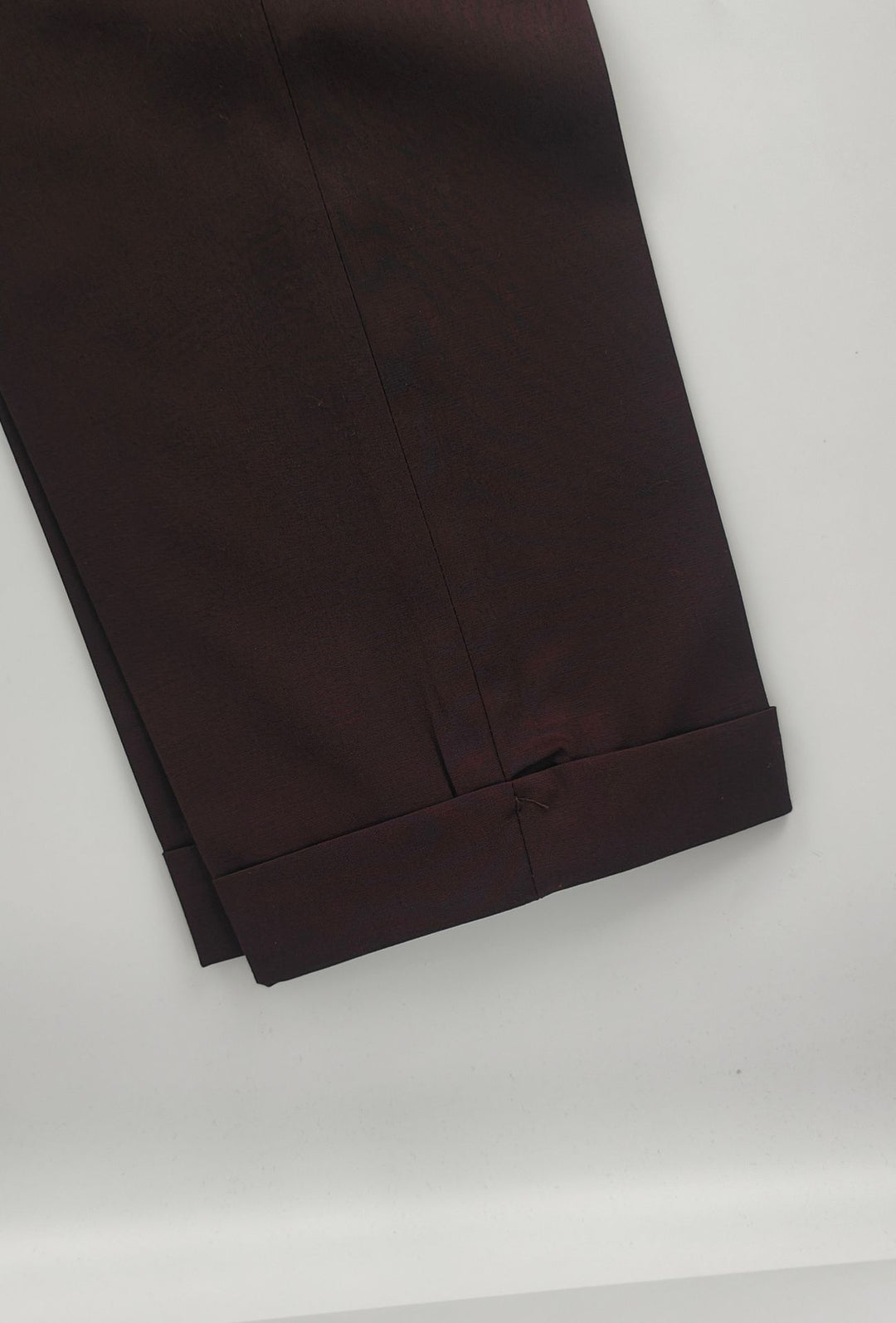 Pantaloni uomo in viscosa con tasca America, risvolto e abbottonatura allungata - TESTA DI MORO