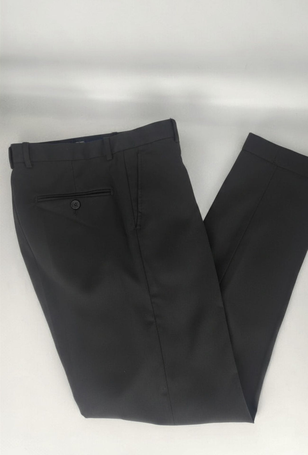 Pantaloni uomo in viscosa con tasca America, risvolto e abbottonatura allungata - NERO