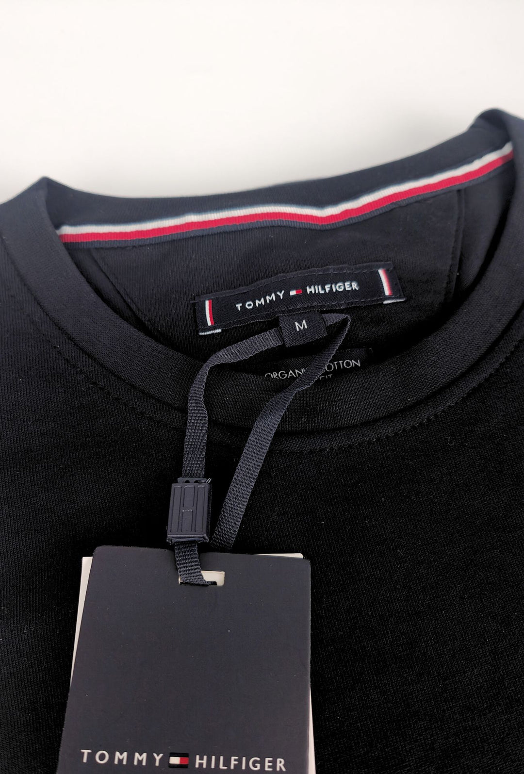 Maglia Uomo Tommy Hilfiger  in Cotone a Manica Lunga Slim Fit Logo ricamato lato cuore- NERO