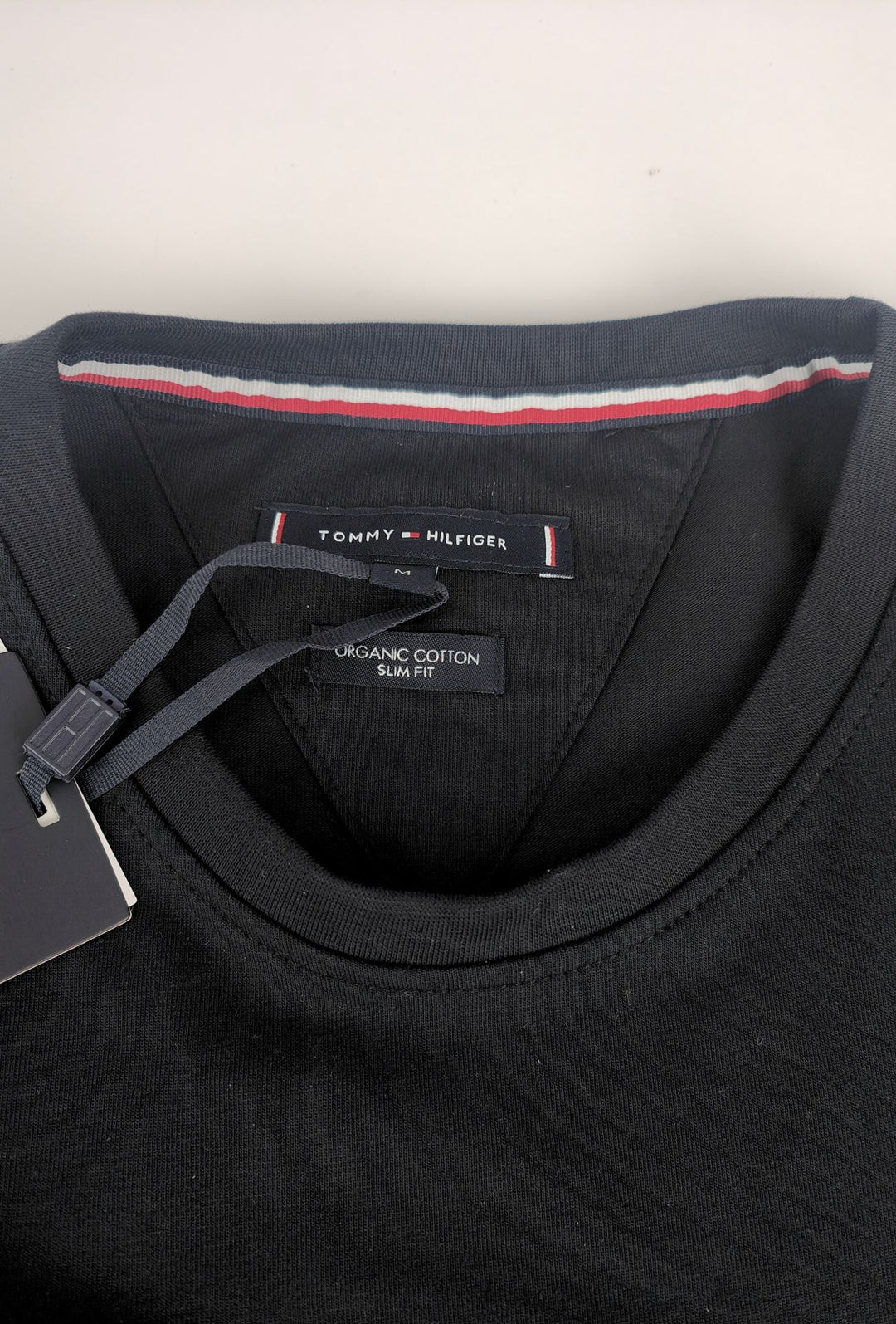 Maglia Uomo Tommy Hilfiger  in Cotone a Manica Lunga Slim Fit Logo ricamato lato cuore- NERO