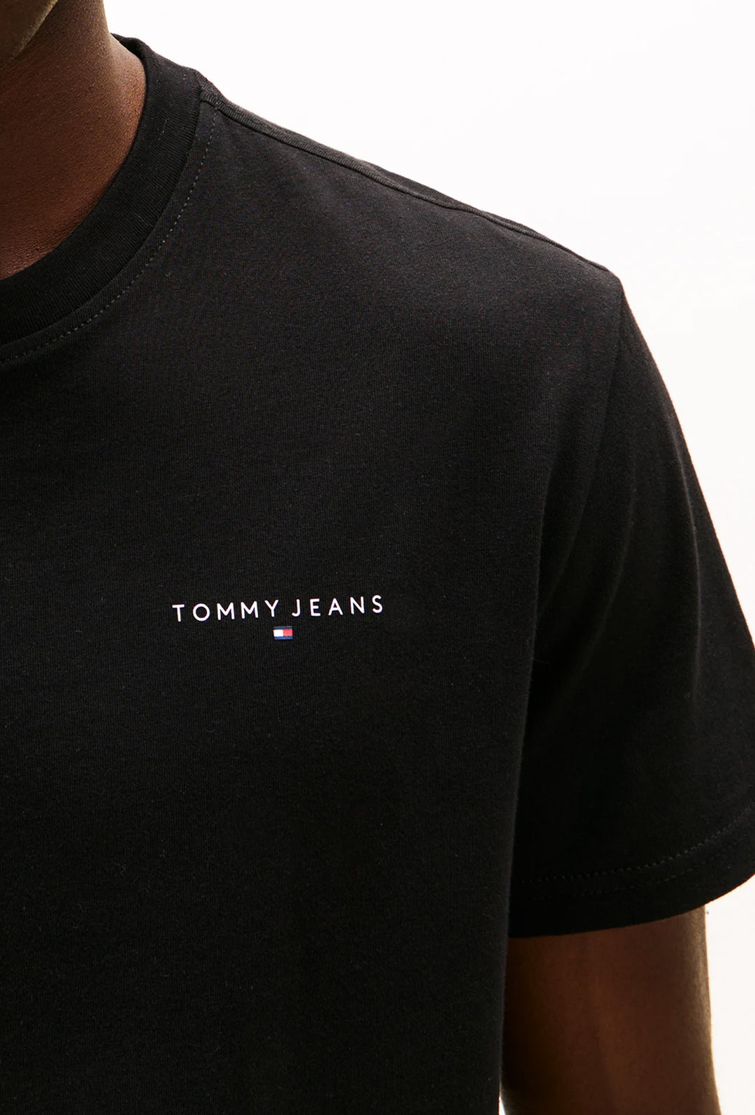 T-shirt uomo Tommy Jeans logo a rilivielo 100% cotone - NERO