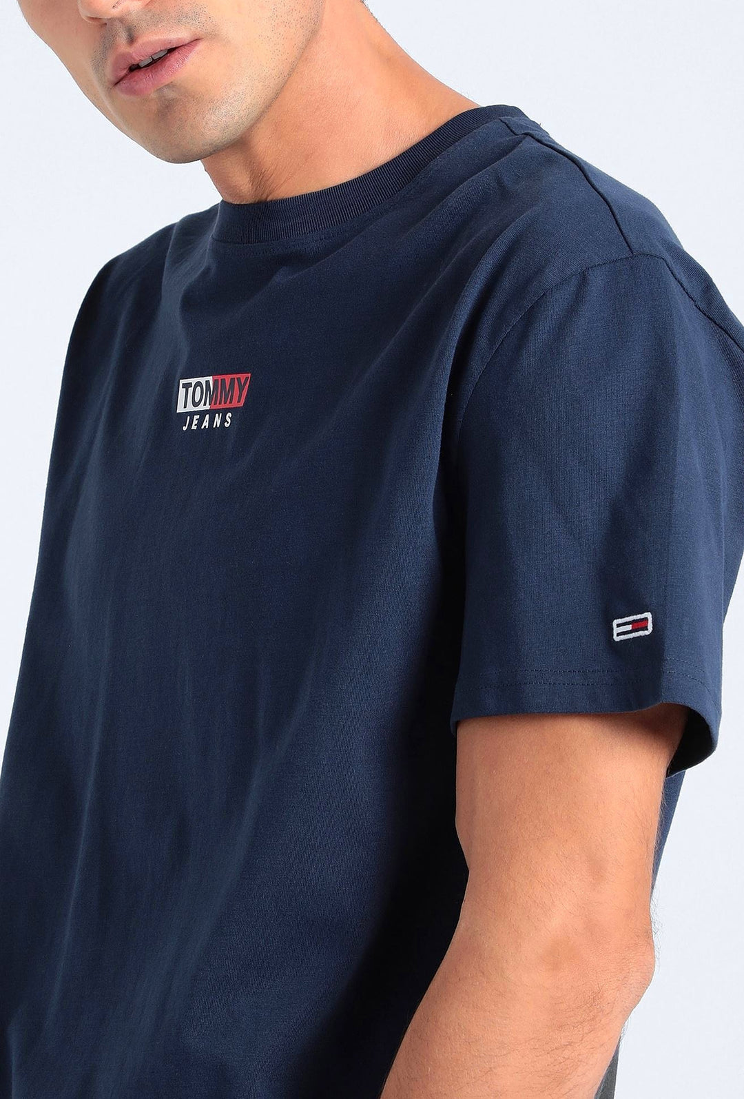 Acquista Tommy Hilfiger Maglietta manica corta loghino petto flag - Blu Acquista Tommy Hilfiger Maglietta manica corta loghino petto flag - Blu