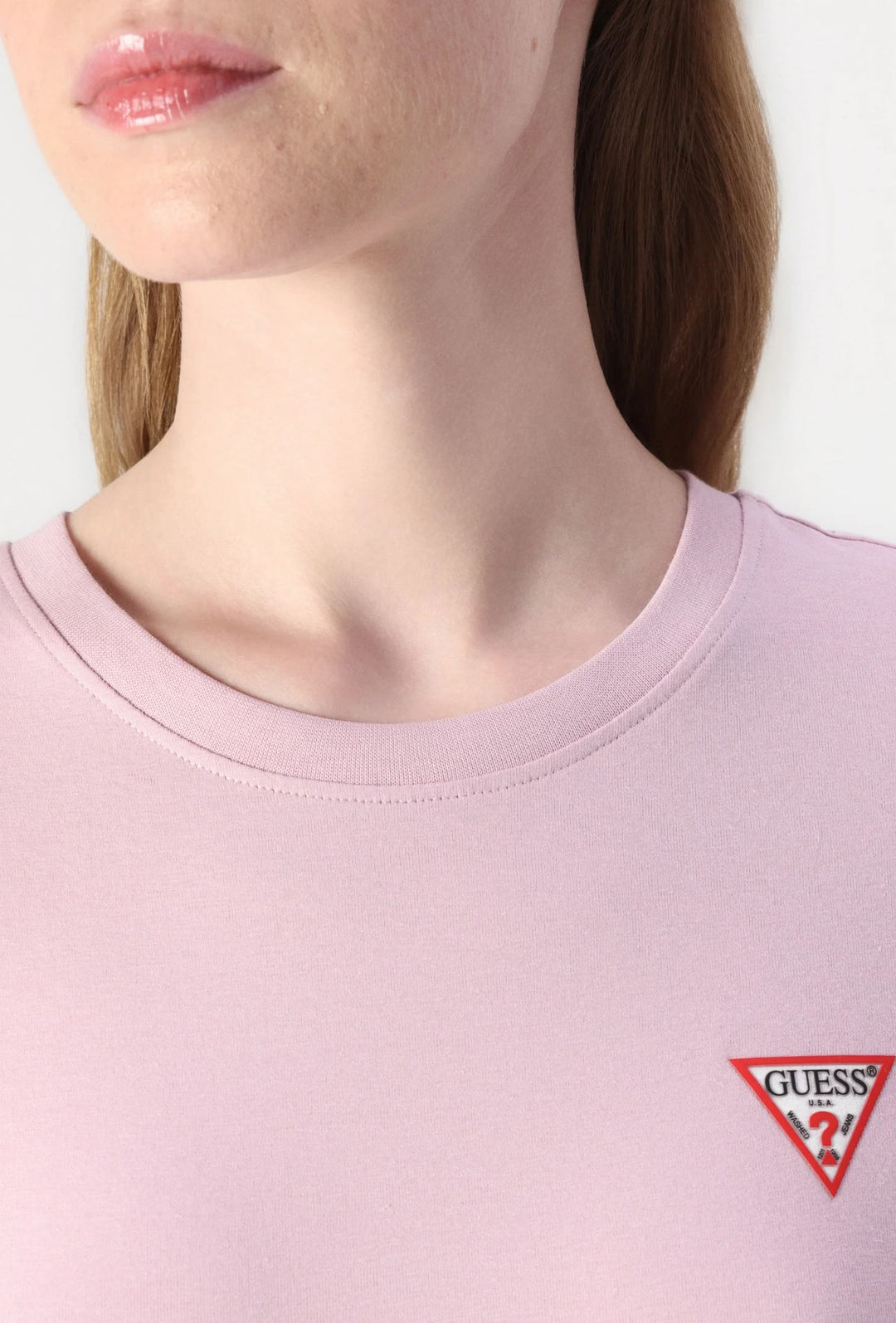 T-Shirt Donna GUESS Mini Triangle Tee Pure White Slim Fit - ROSA