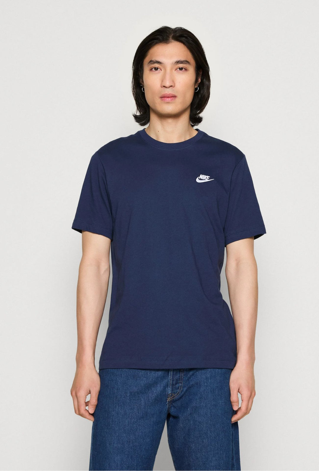 T-Shirt uomo NIKE Sportswear Club Tee logo ricamato lato cuore - BLU