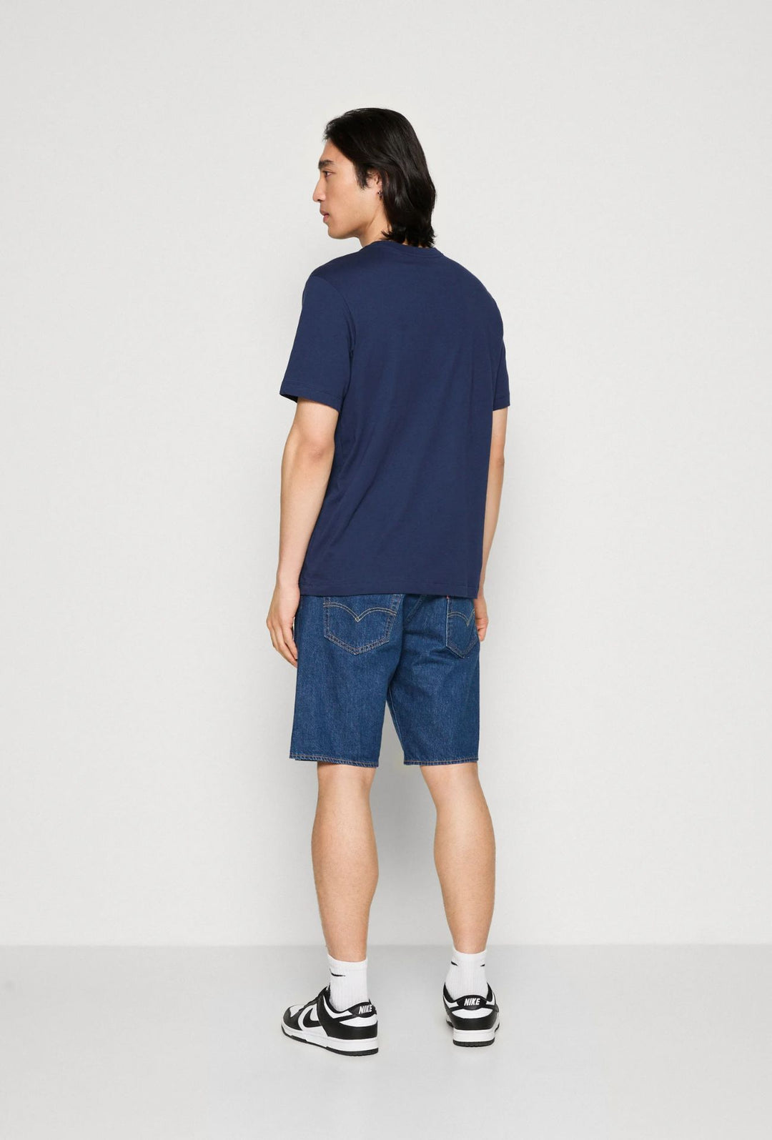 T-Shirt uomo NIKE Sportswear Club Tee logo ricamato lato cuore - BLU