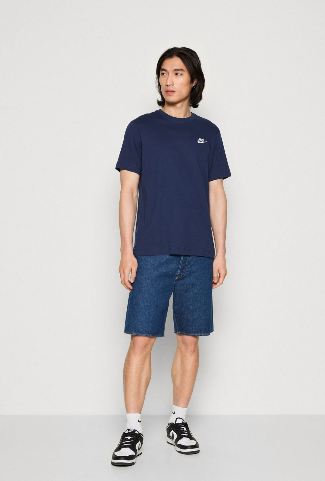 T-Shirt uomo NIKE Sportswear Club Tee logo ricamato lato cuore - BLU