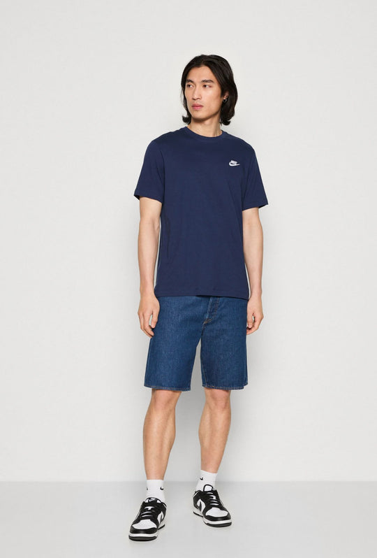 T-Shirt uomo NIKE Sportswear Club Tee logo ricamato lato cuore - BLU