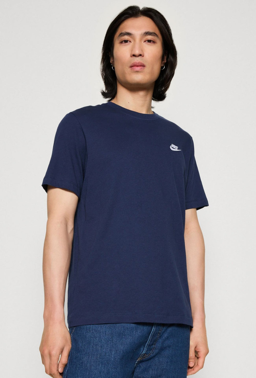 T-Shirt uomo NIKE Sportswear Club Tee logo ricamato lato cuore - BLU