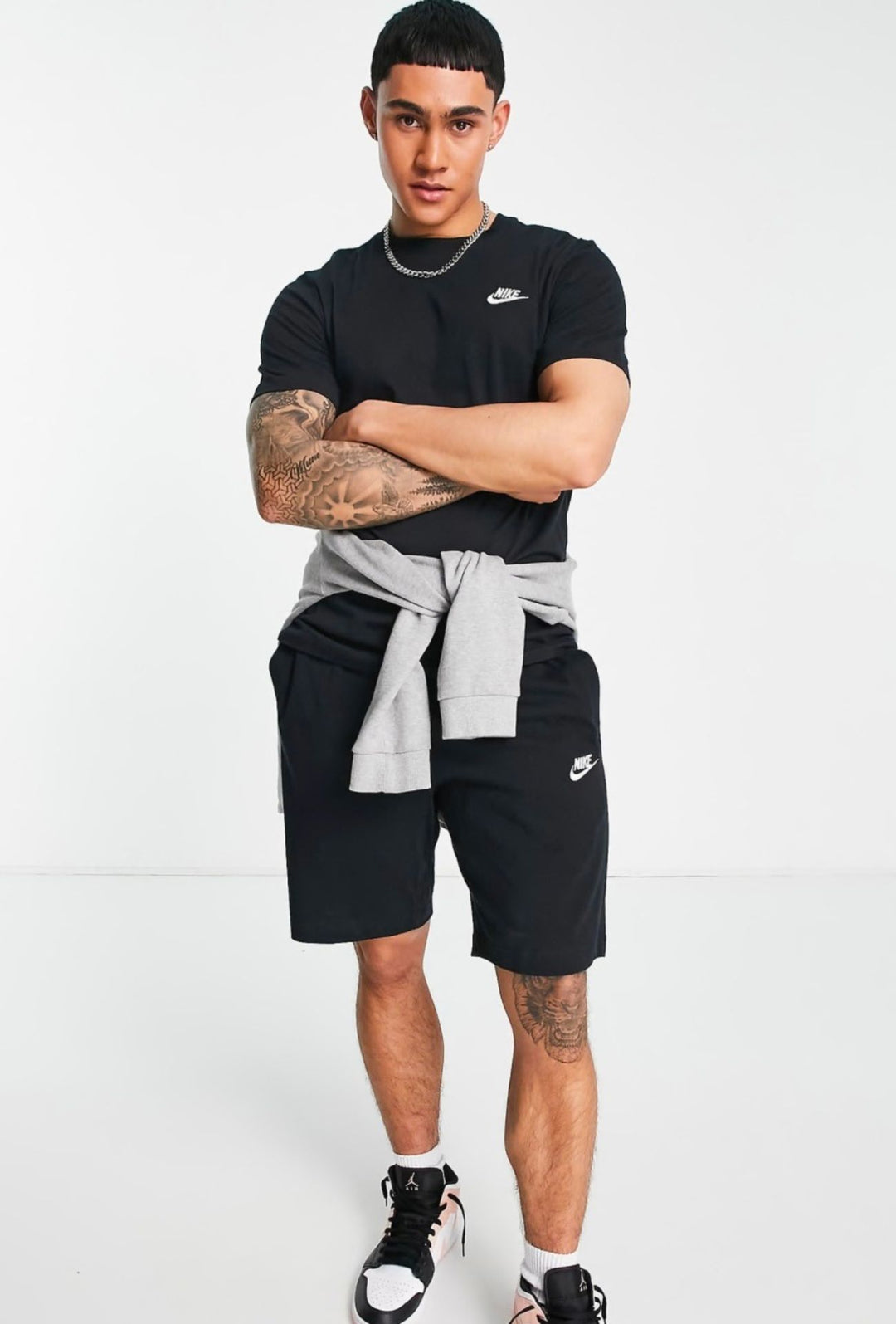 T-Shirt uomo NIKE Sportswear Club Tee logo ricamato lato cuore - NERO